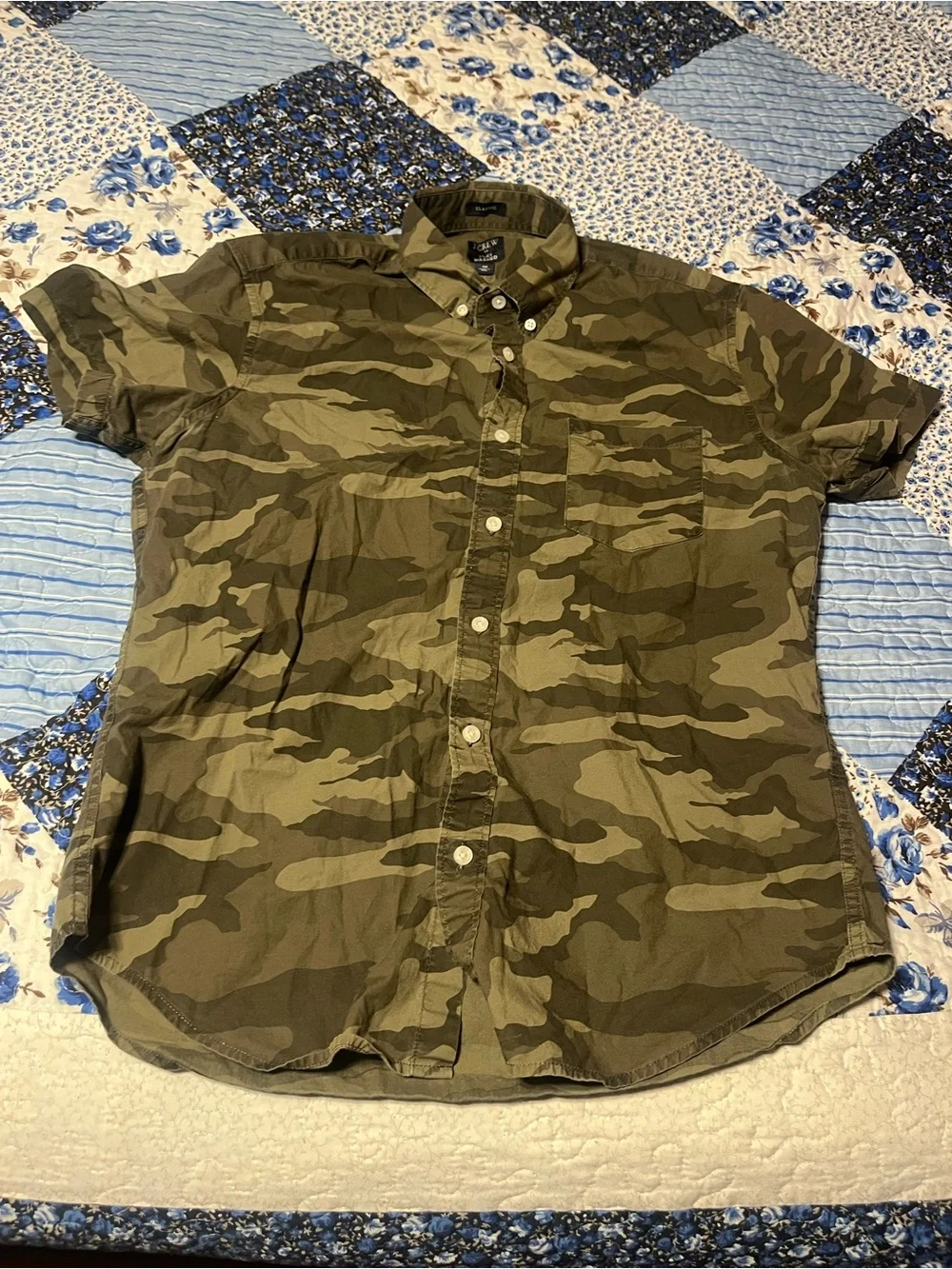 J. Crew Men’s Camo Button-Down Shirt - Olive Green Medium
